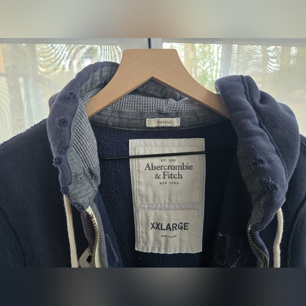 Vintage Abercrombie & Fitch Navy Blue Hoodie with Cream Applique - Picture 3 of 4